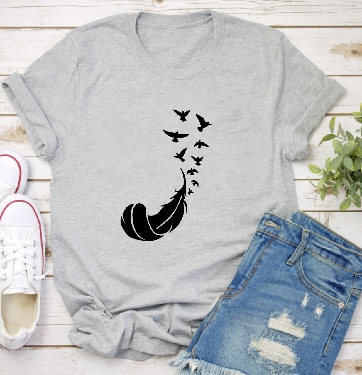 Feder Vögel Shirt, Naturliebhaber-T-Shirt, T-Shirt, Geschenk Für Sie, Vogel-Liebhaber-Geschenk T-Shirt von AntarBoutique