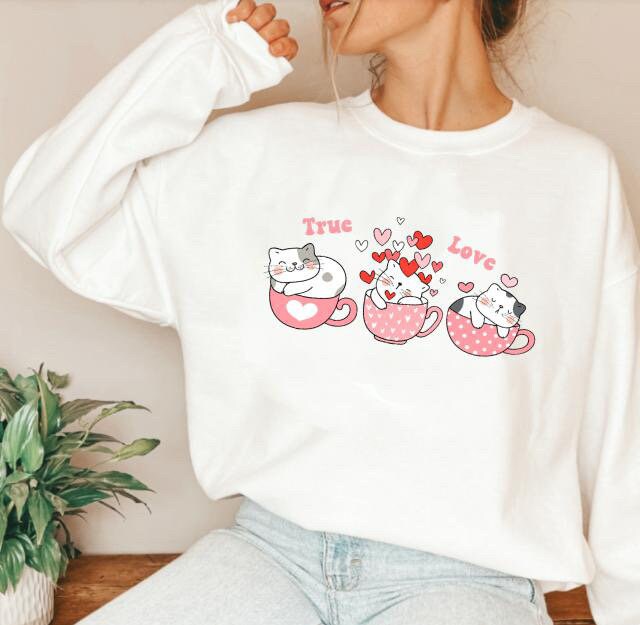 Valentinstag Katzen Shirt, Liebhaber Valentine Geschenk, Süßes Herz Geschenk Für Paare, Pullover von AntarBoutique