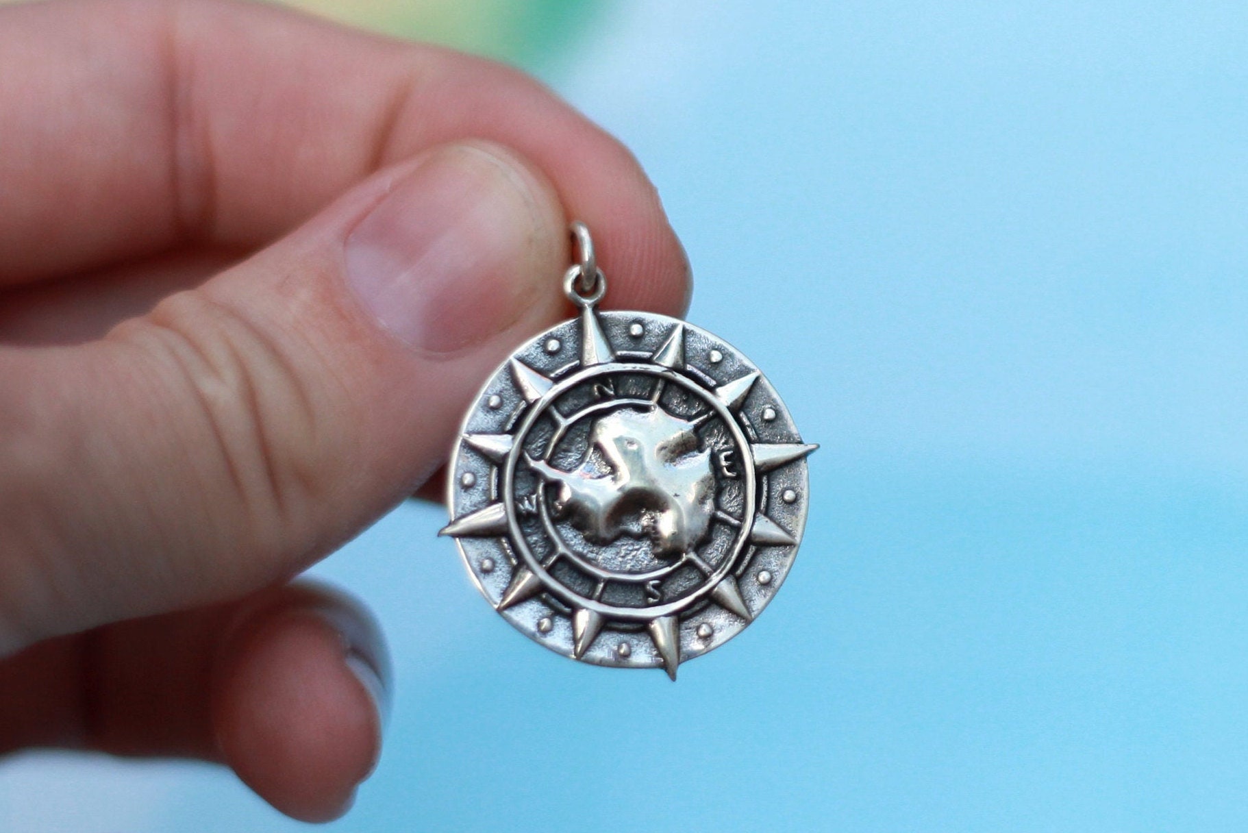 Antarktis Silber Kompass Anhänger Südpol Schmuck Für Entdecker, Reisende & Polar-Enthusiasten Antarktis Silber Kompass Anhänger Südpol Schmuck Für Entdecker, Reisende & Polar-Enthusiasten von AntarcticaJewellery
