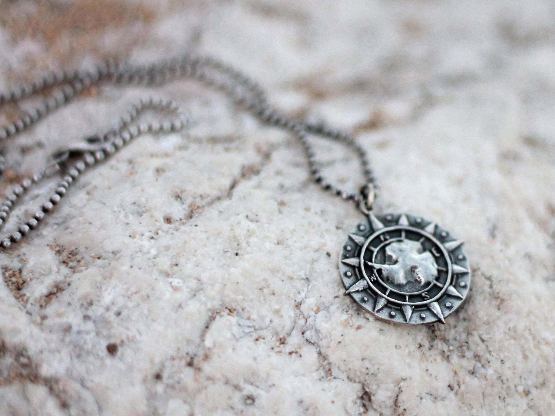 Oxidierter Silber Antarktis Kompass Anhänger - Südpol Reisegeschenk Oxidierter Silber Antarktis Kompass Anhänger - Südpol Reisegeschenk von AntarcticaJewellery