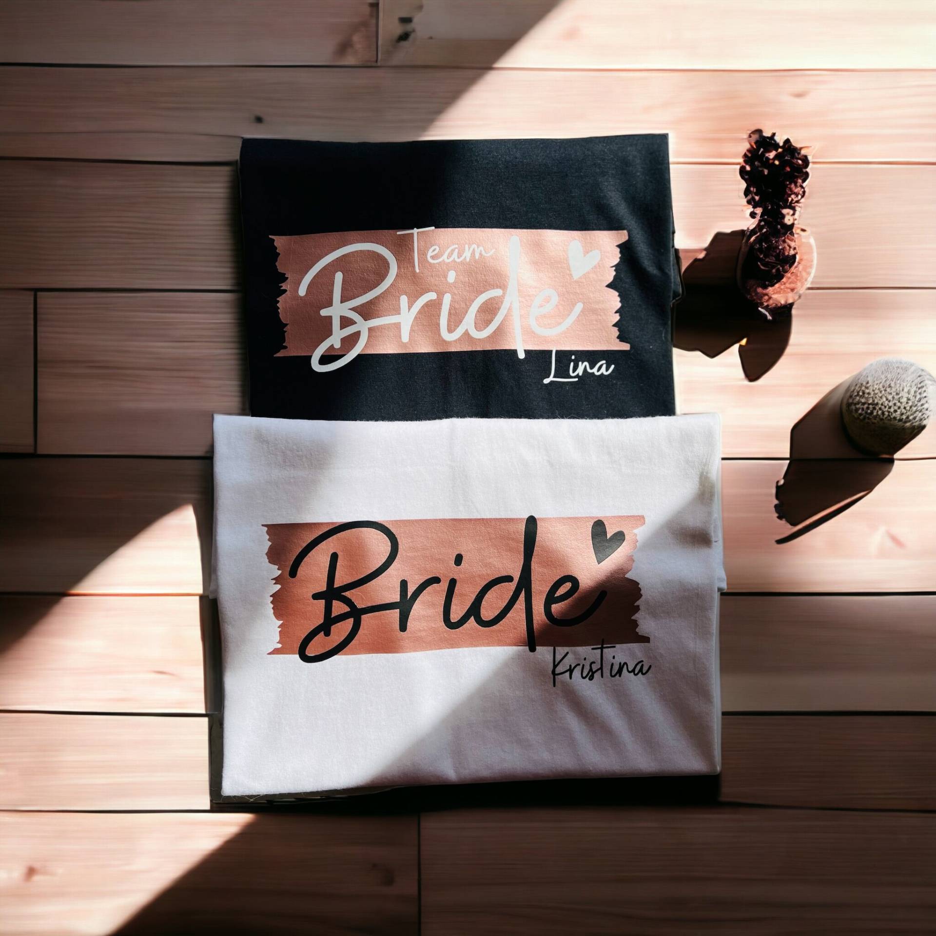 Jga T-Shirts Bride Und Team | Personalisiertes Shirt Mit Wunschnamen Für Junggesellinnenabschied, Bacheloretteparty Shirts von Antarstyle