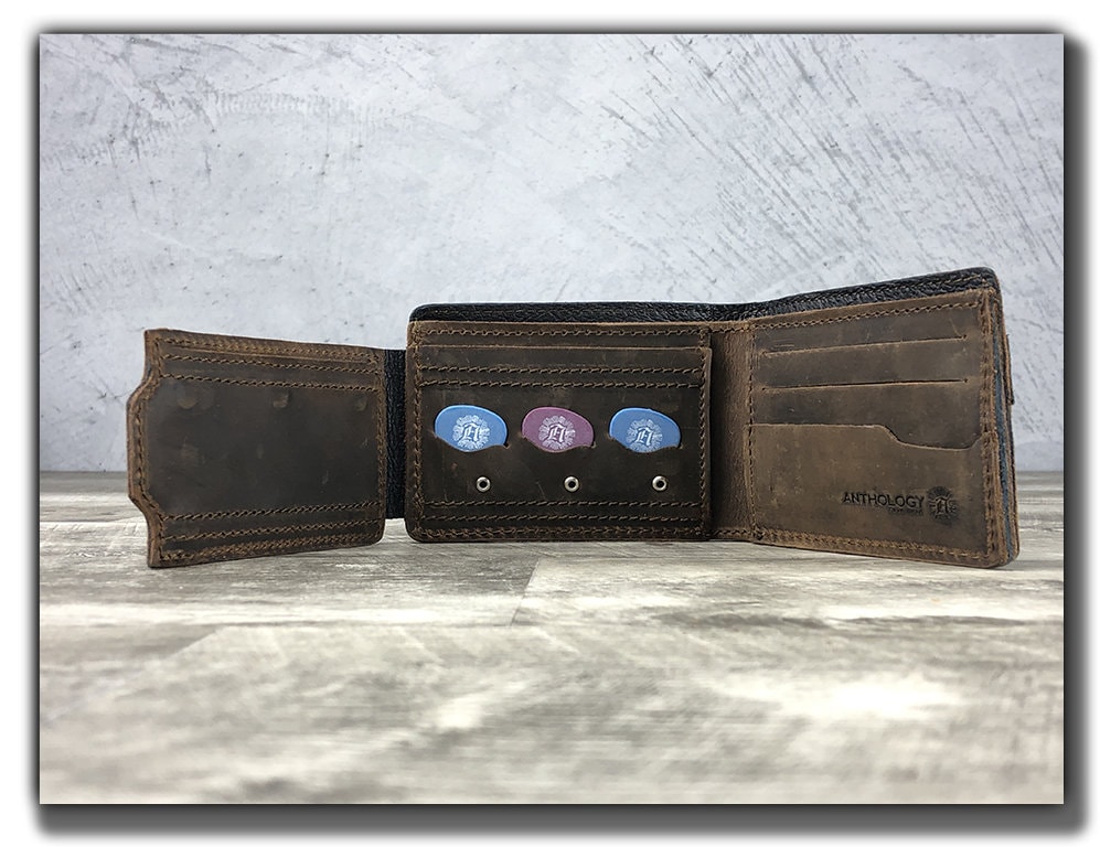 Leder Geldbörse Mit Plektrum Halter Für Gitarristen - Vollleder, Braun/Schwarz Leder Geldbörse Mit Plektrum Halter Für Gitarristen - Vollleder, Braun/Schwarz von AnthologyGearWear