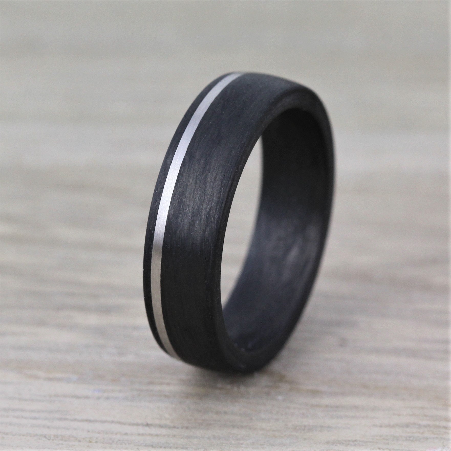 Schwarze Kohlefaser & Silber Palladium, 6 Mm Breit, Ehering Band Mit Kostenloser Gravur/Personalisierung, Hofform von AnthonyAlferevRings