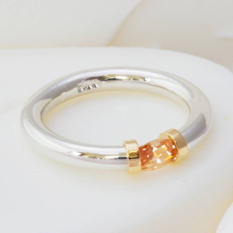 Champagnerfarbener Cubic Zirkonia Ring von AnthonyBlakeney