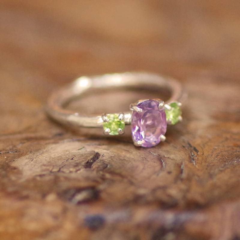 Lavendel Amethyst Und Peridot-Ring von AnthonyBlakeney