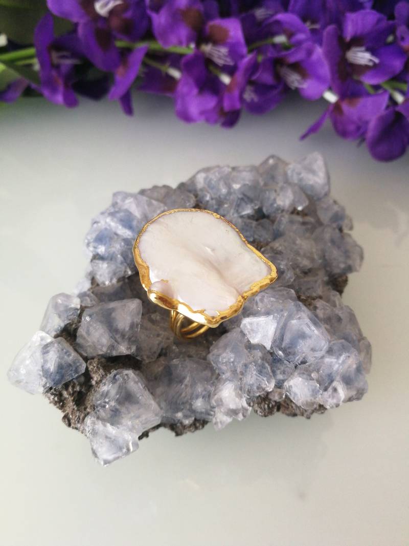 Barocker Naturperlenring. Weißer Perlenring. Maxi-Ring von AnticoScrigno