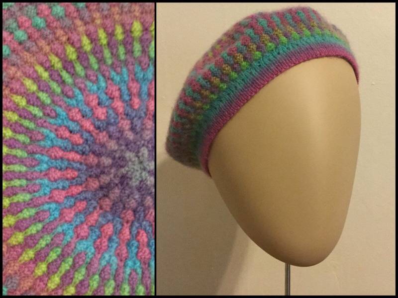 Handgestrickte Chroma Bubble Baskenmütze. Unikat Handgestrickte Chroma Bubble Baskenmütze. Unikat von AntidoteMStudio