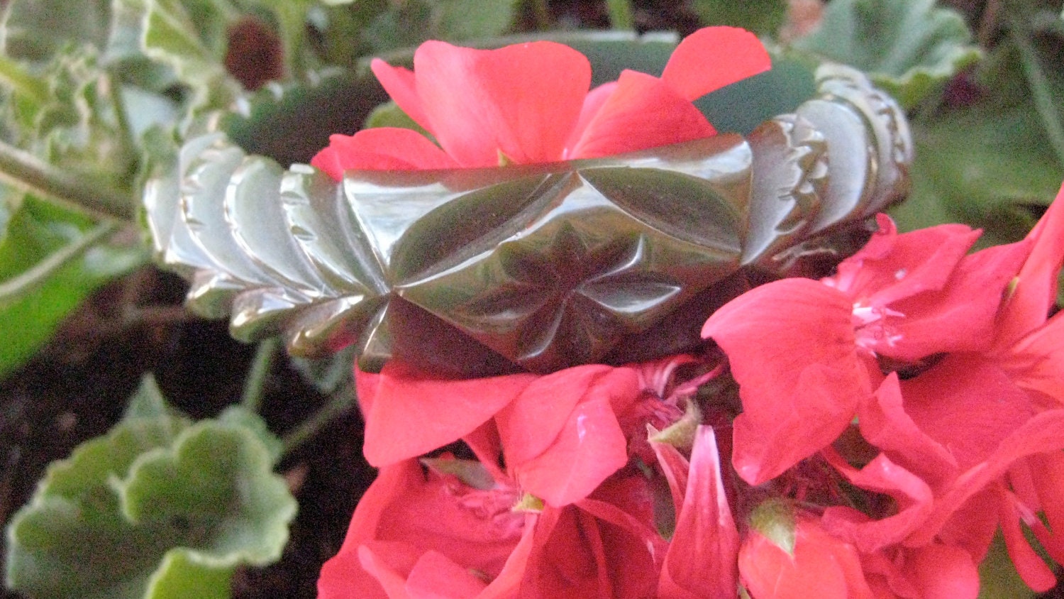 Bakelit Armreif Geschnitzt Grün Selten von AntiguaNM