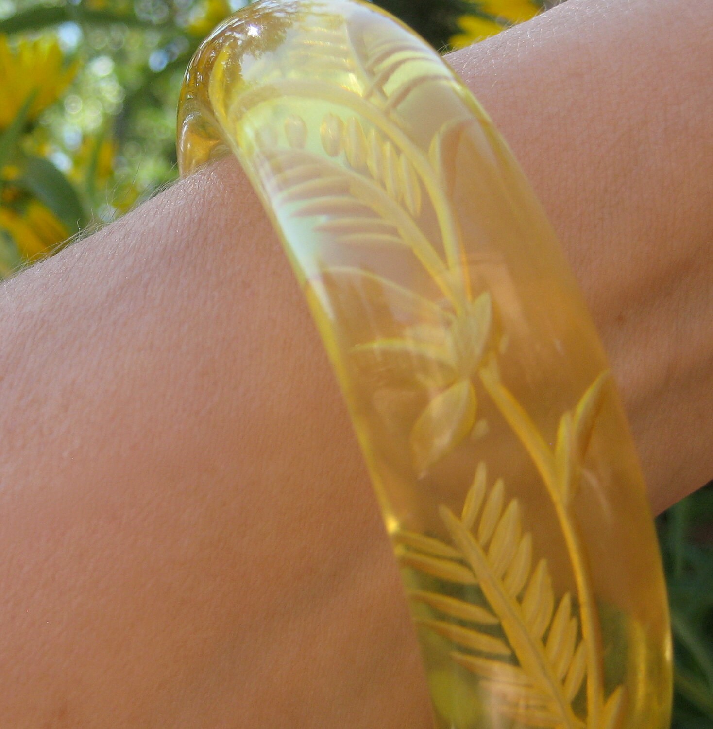 Bakelit Armreif Reverse Carved Apfelsaft "Prystal" Bakelit Armreif Reverse Carved Apfelsaft "Prystal" von AntiguaNM