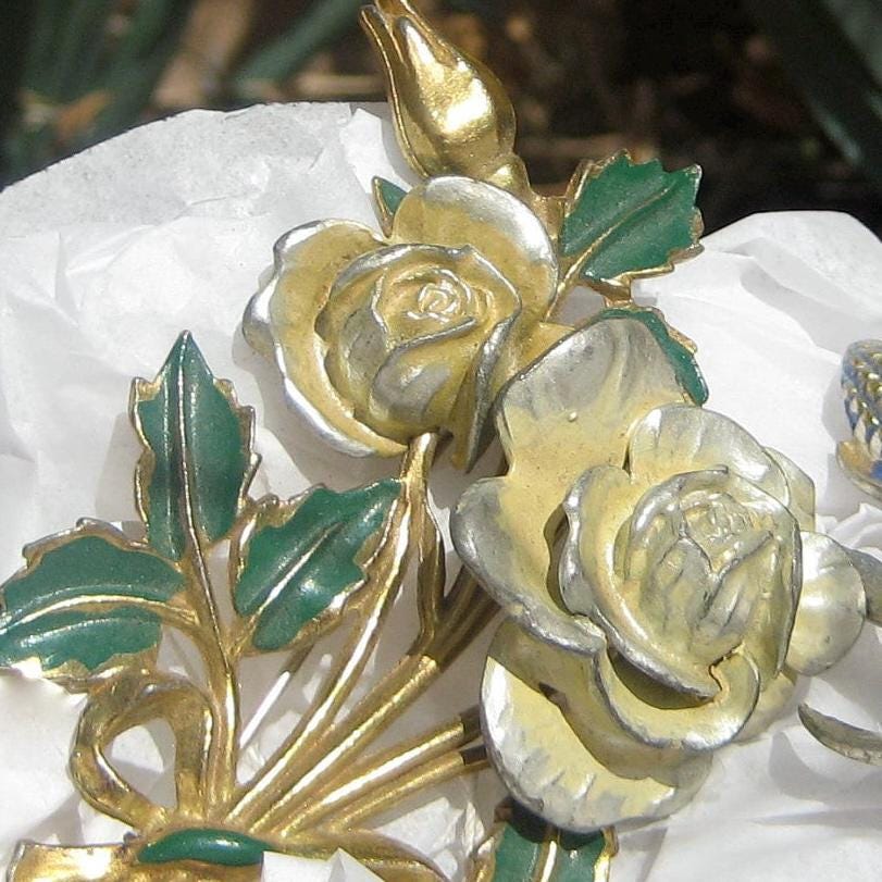 Brosche Vintage 1930Er Jahre Pastoral Metall Paint Wash Blume von AntiguaNM