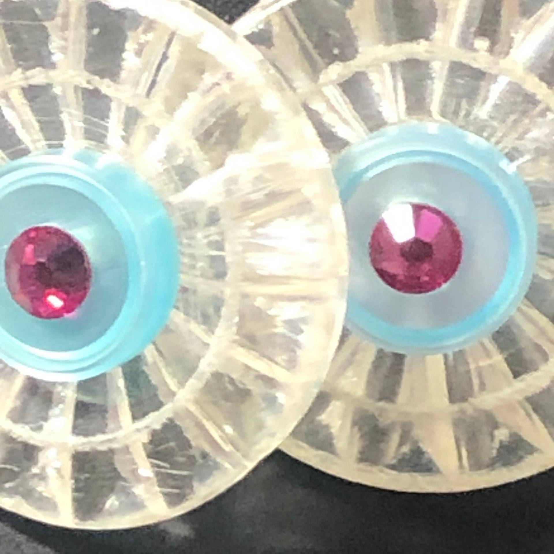 Knopf Ohrringe Transparent Blau Rosa Strass Wie Neu Vintage Knopf Ohrringe Transparent Blau Rosa Strass Wie Neu Vintage von AntiguaNM