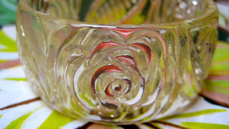 Kunststoff Armreif Geschnitzt Blume Klar Vintage Kunststoff Armreif Geschnitzt Blume Klar Vintage von AntiguaNM