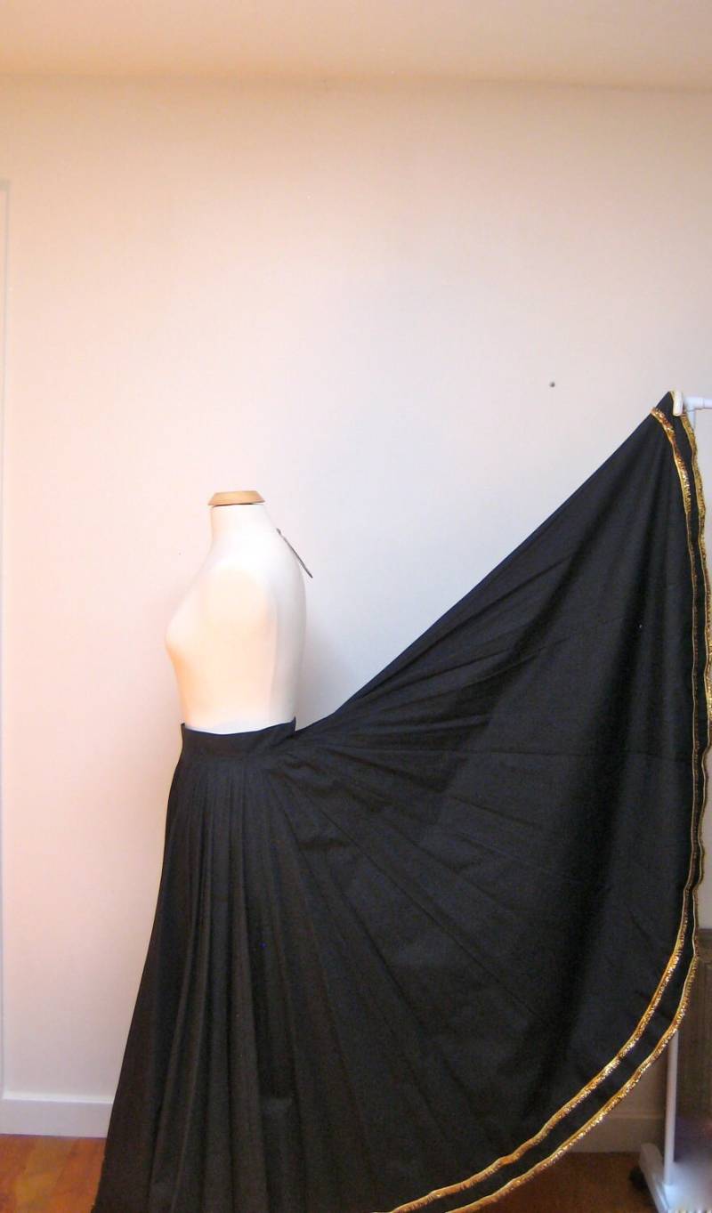 Langer Fiesta Rock Vintage Handgemachte Santa Fe Schwarz Gold Trim Langer Fiesta Rock Vintage Handgemachte Santa Fe Schwarz Gold Trim von AntiguaNM