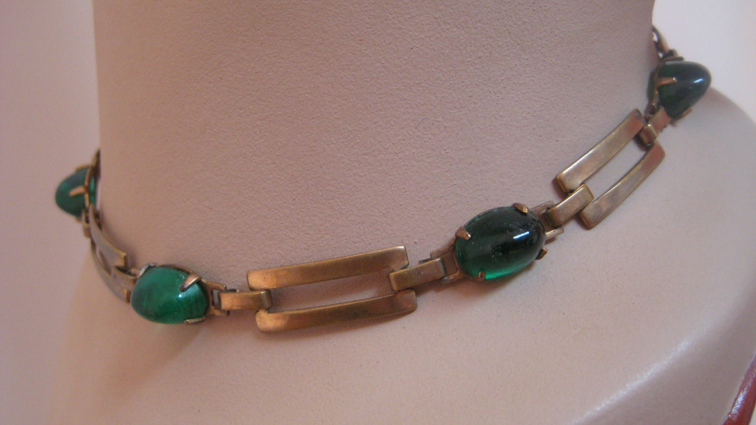 Vintage Messing Grün Glas Halskette Deko-Look von AntiguaNM