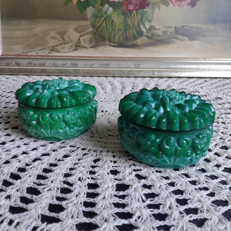 Art-Deco-Malachitglas-Schmuckschachtel Mit Deckel Für Blumenmotiv Art-Deco-Malachitglas-Schmuckschachtel Mit Deckel Für Blumenmotiv von AntikGift