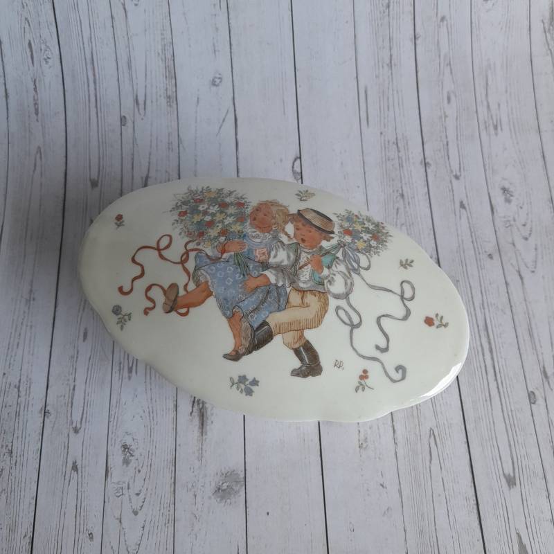 Vintage Elegante Porzellandose Mit Einem Motiv Von Kindern Blumen in Trachten, Handbemalt Durch Polejová Růžena, Schmuckbehälter Vintage Elegante Porzellandose Mit Einem Motiv Von Kindern Blumen in Trachten, Handbemalt Durch Polejová Růžena, Schmuckbehälter von AntikGift