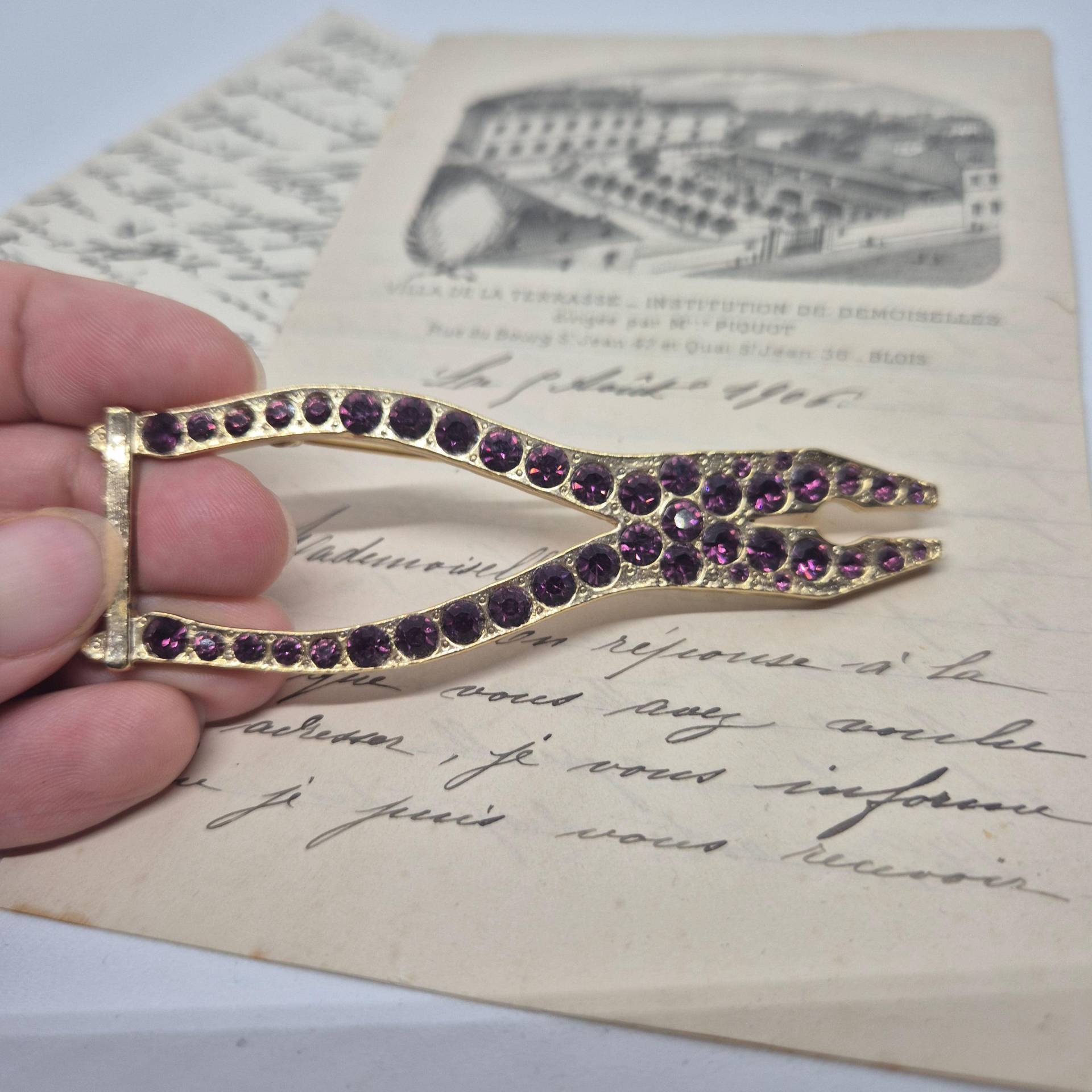 50Er Jahre Große Antik Brosche Werkzeug Modeschmuck Gold Lila Strasssteine Zange Handwerker von AntikStorys