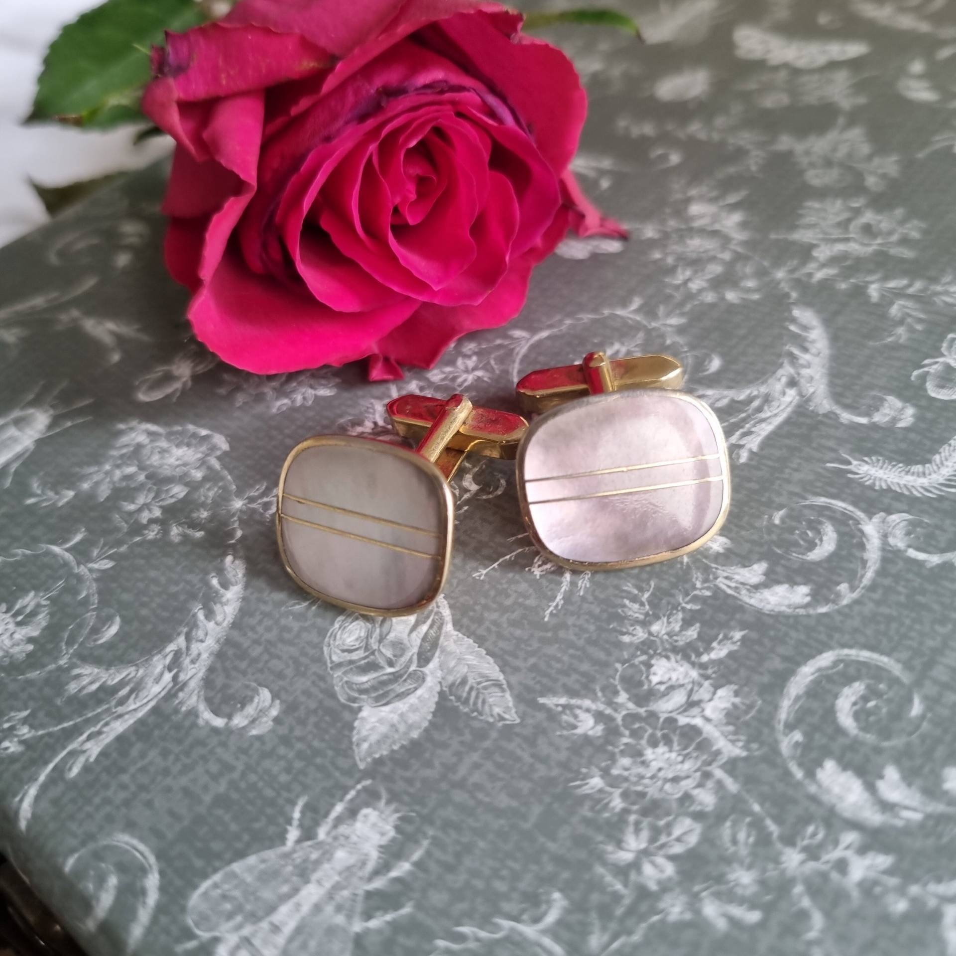 Alte Manschettenknöpfe W.germany Goldfarbend Vintage Retro Geschenk Handarbeit Perlmutt Alte Manschettenknöpfe W.germany Goldfarbend Vintage Retro Geschenk Handarbeit Perlmutt von AntikStorys