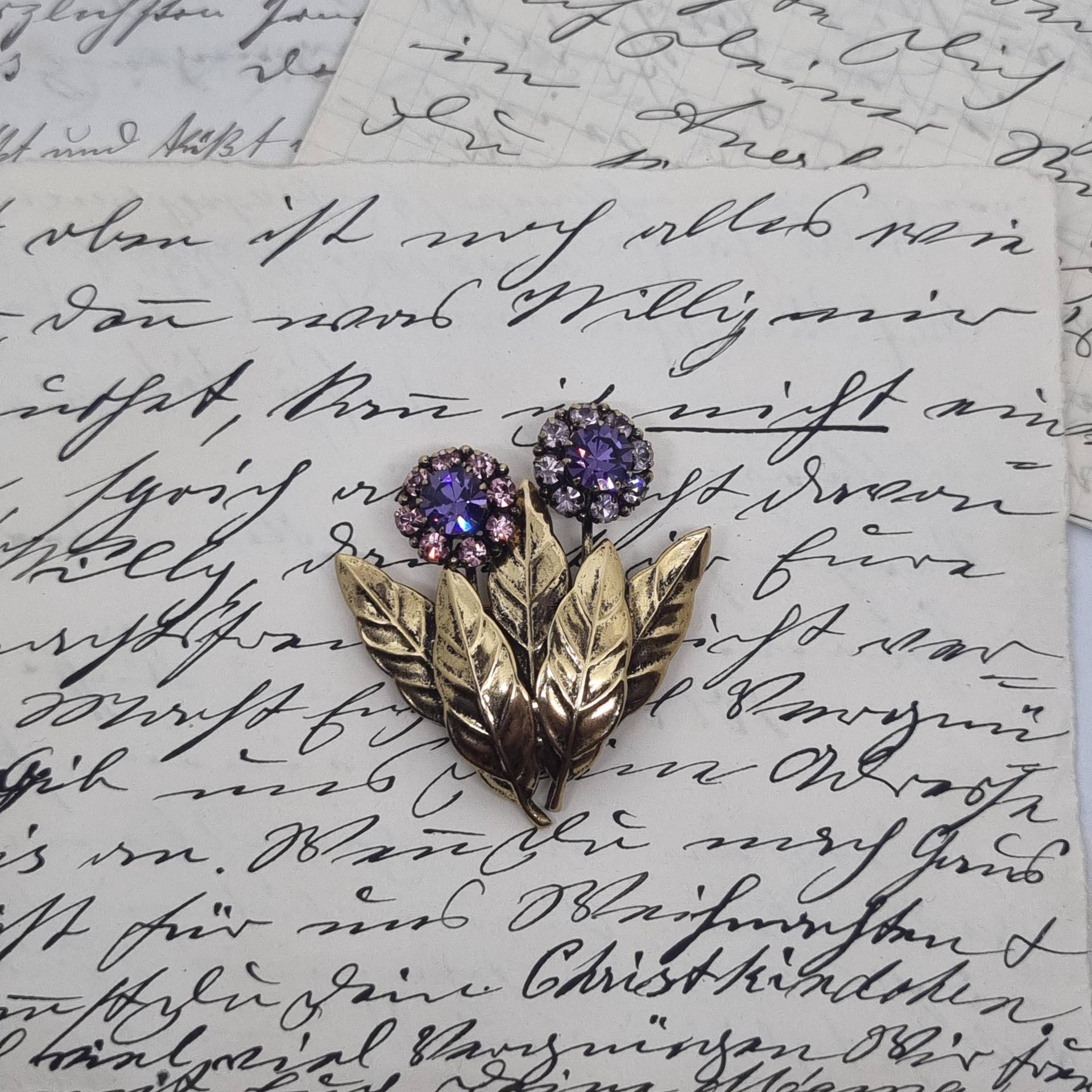 Einzigartige Vintage Brosche Antik 50Er Jahre Art Jugendstil Blumen Strass Gold Lila von AntikStorys