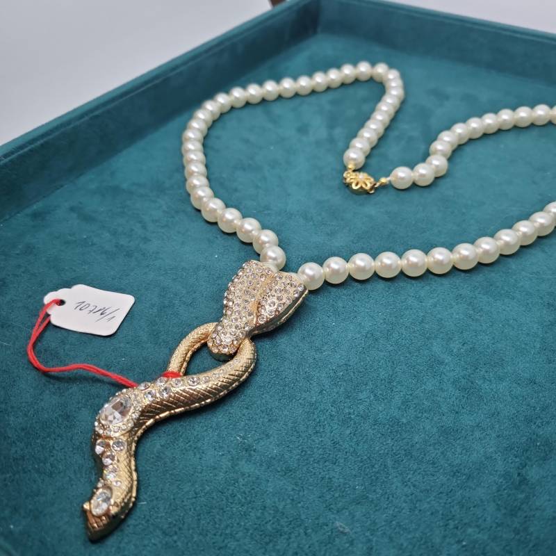 Hübsche Lange Unechte Perlenkette Druckknopf Verschluss Vintage Halskette Handmade Kette Schlange von AntikStorys