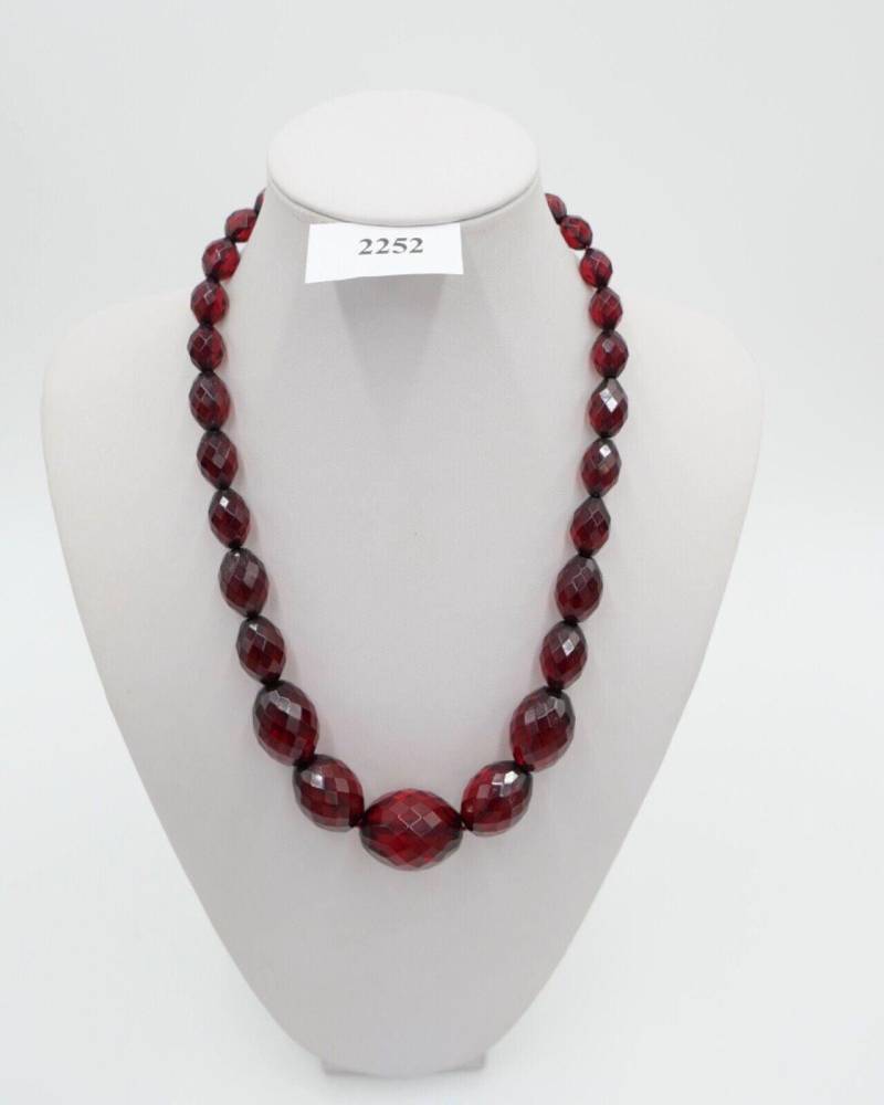 1920Er Jahre Cherry Bakelit Rot Oliven Bakelite Kette Königsberger Schliff 51cm von AntikhandelStuttgart