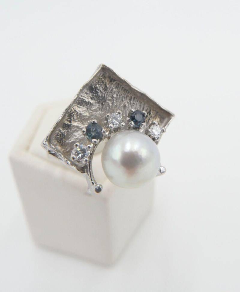 70Er Jahre Massiver Damenring Brillant Saphir Perle Weißgold 750/18K Gr. 55 von AntikhandelStuttgart