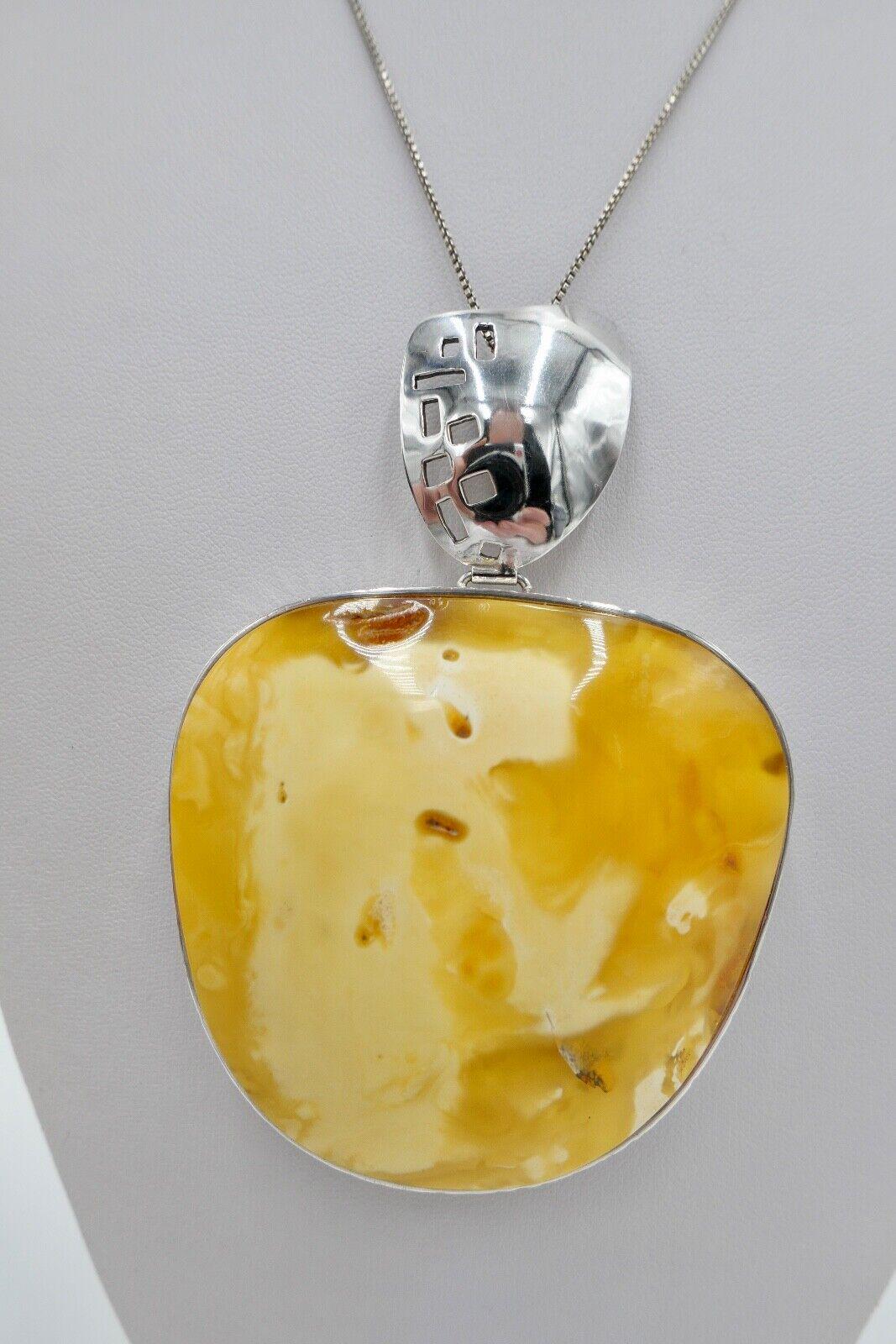 70Er Jahre Xl Bernstein Butterscotch Anhänger 925 Silber Mit Hersteller Punze 70Er Jahre Xl Bernstein Butterscotch Anhänger 925 Silber Mit Hersteller Punze von AntikhandelStuttgart