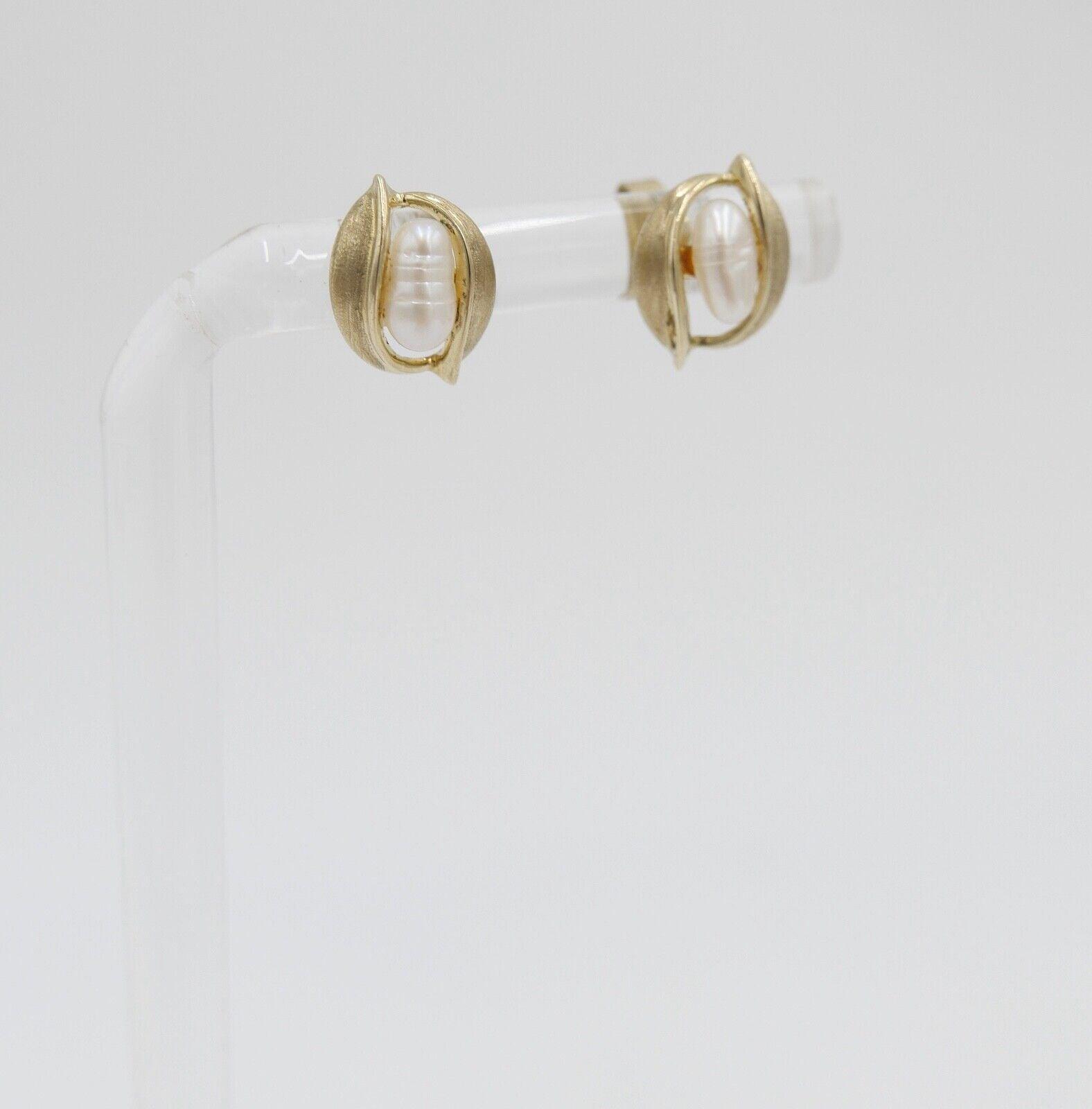 80Er Jahre Gelbgold Akoya Perlen Ohrringe Ohrstecker 333/8K Perle Ø 6, 6 Mm 80Er Jahre Gelbgold Akoya Perlen Ohrringe Ohrstecker 333/8K Perle Ø 6, 6 Mm von AntikhandelStuttgart