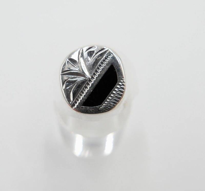 Alter Siegelring Herrenring Ring 925 Silber Gr. 66 Mit Palmenmotiv & Onyx Alter Siegelring Herrenring Ring 925 Silber Gr. 66 Mit Palmenmotiv & Onyx von AntikhandelStuttgart