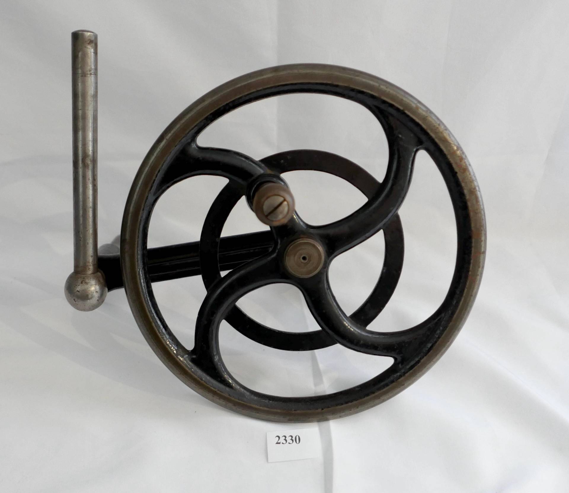 Altes Handrad Für Uhrmacherdrehbank Schwungrad Drehstuhl Ø 21 cm von AntikhandelStuttgart
