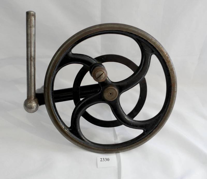 Altes Handrad Für Uhrmacherdrehbank Schwungrad Drehstuhl Ø 21 cm Altes Handrad Für Uhrmacherdrehbank Schwungrad Drehstuhl Ø 21 cm von AntikhandelStuttgart