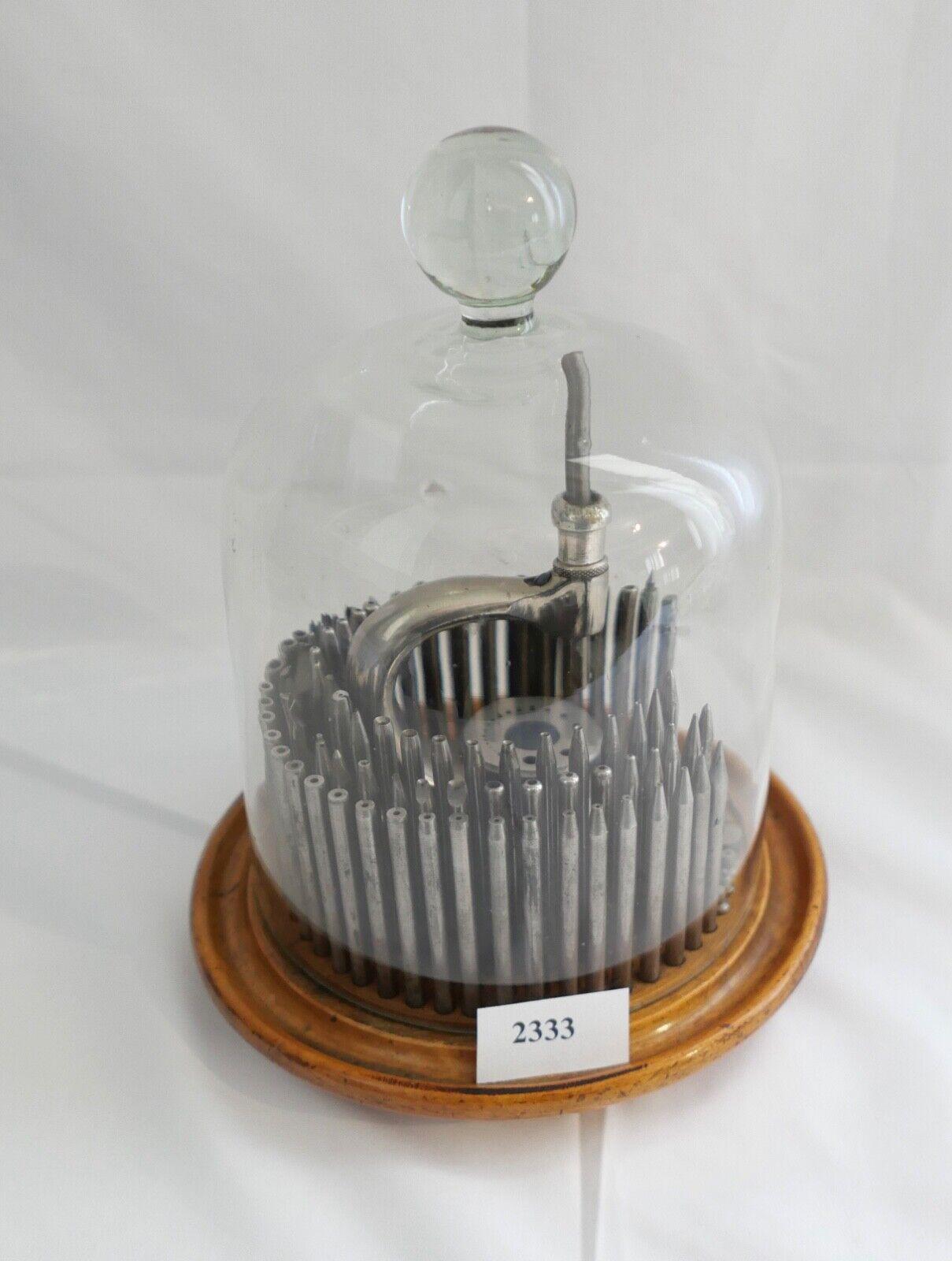 Altes Uhrmacherwerkzeug Triebnietmaschine Hinter Original Glaskuppel von AntikhandelStuttgart