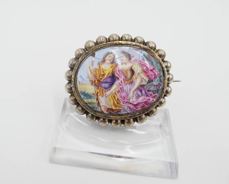 Antike Brosche Aus Dem 19. Jh Silber Vergoldet Emaille Barock Szene von AntikhandelStuttgart