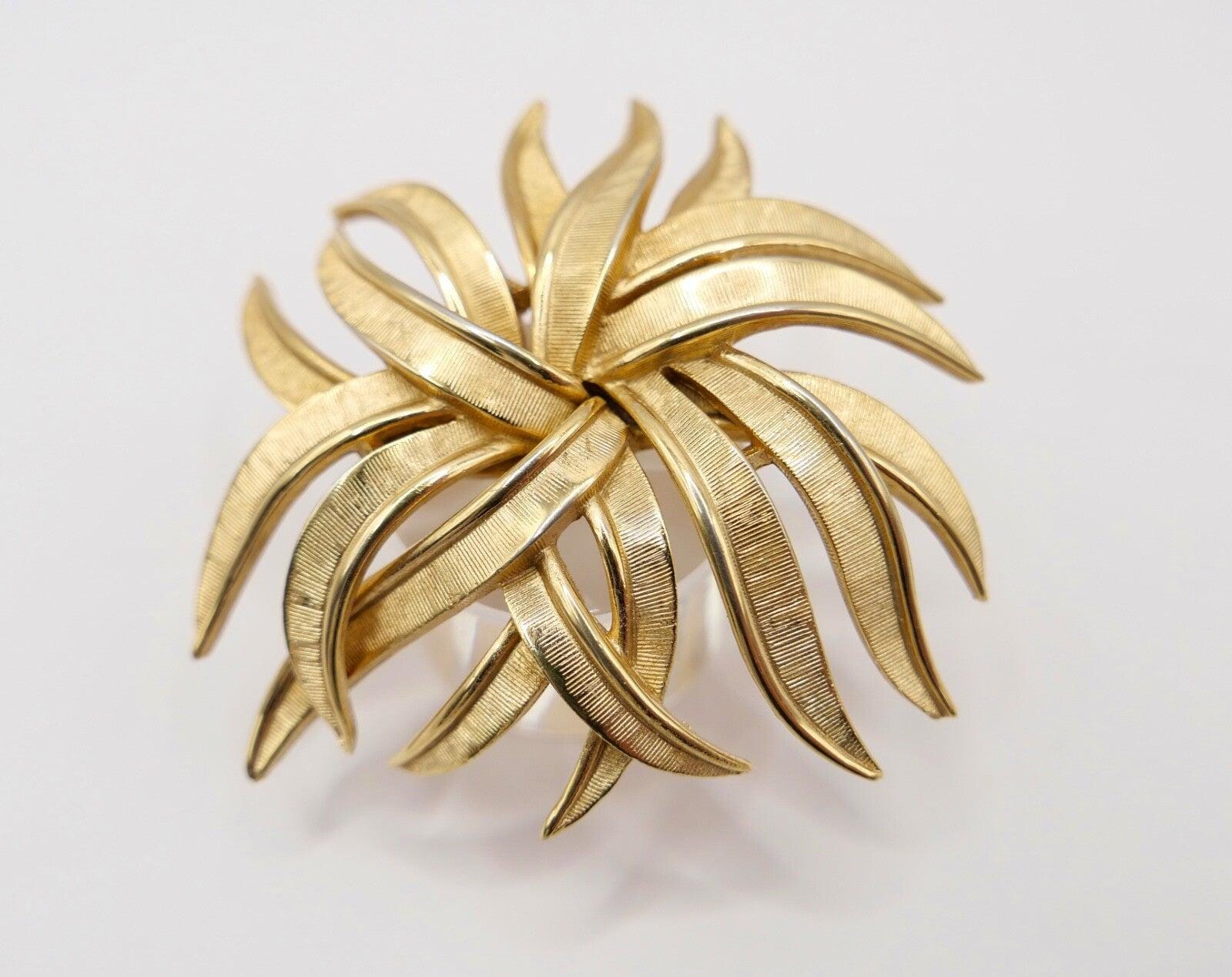 Große Trifari Designer Blatt Brosche Damen Vergoldet Floral 56mm von AntikhandelStuttgart