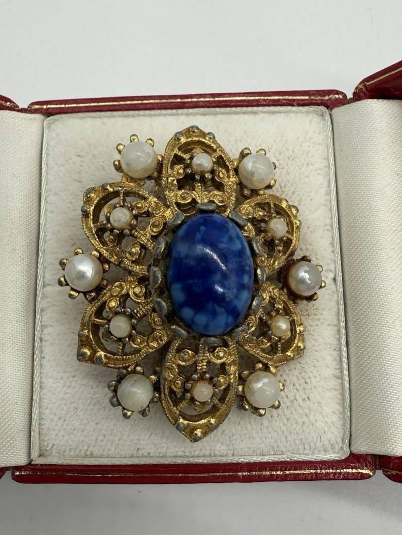 Vintage Jugendstil Brosche Lapislazuli Und Perlen Anstecknadel Vergoldet von Antikhausfuchs