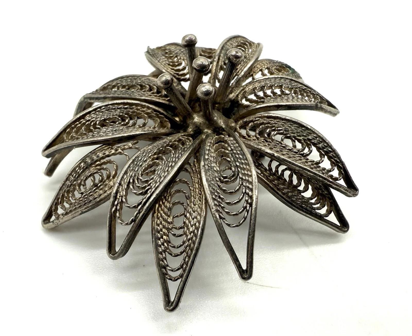 Vintage Sterling Silber Filigrane Blume Brosche Vintage Sterling Silber Filigrane Blume Brosche von Antikhausfuchs
