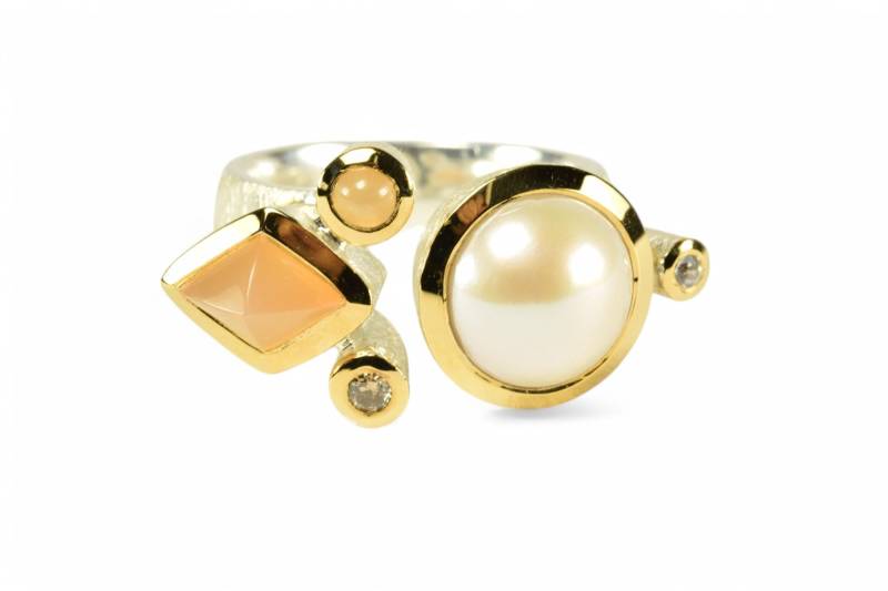Mondschein - Opulenter Ring Aus Silber Und Gold Mit Mondstein, Perle Diamanten von AntikschmuckBerlin