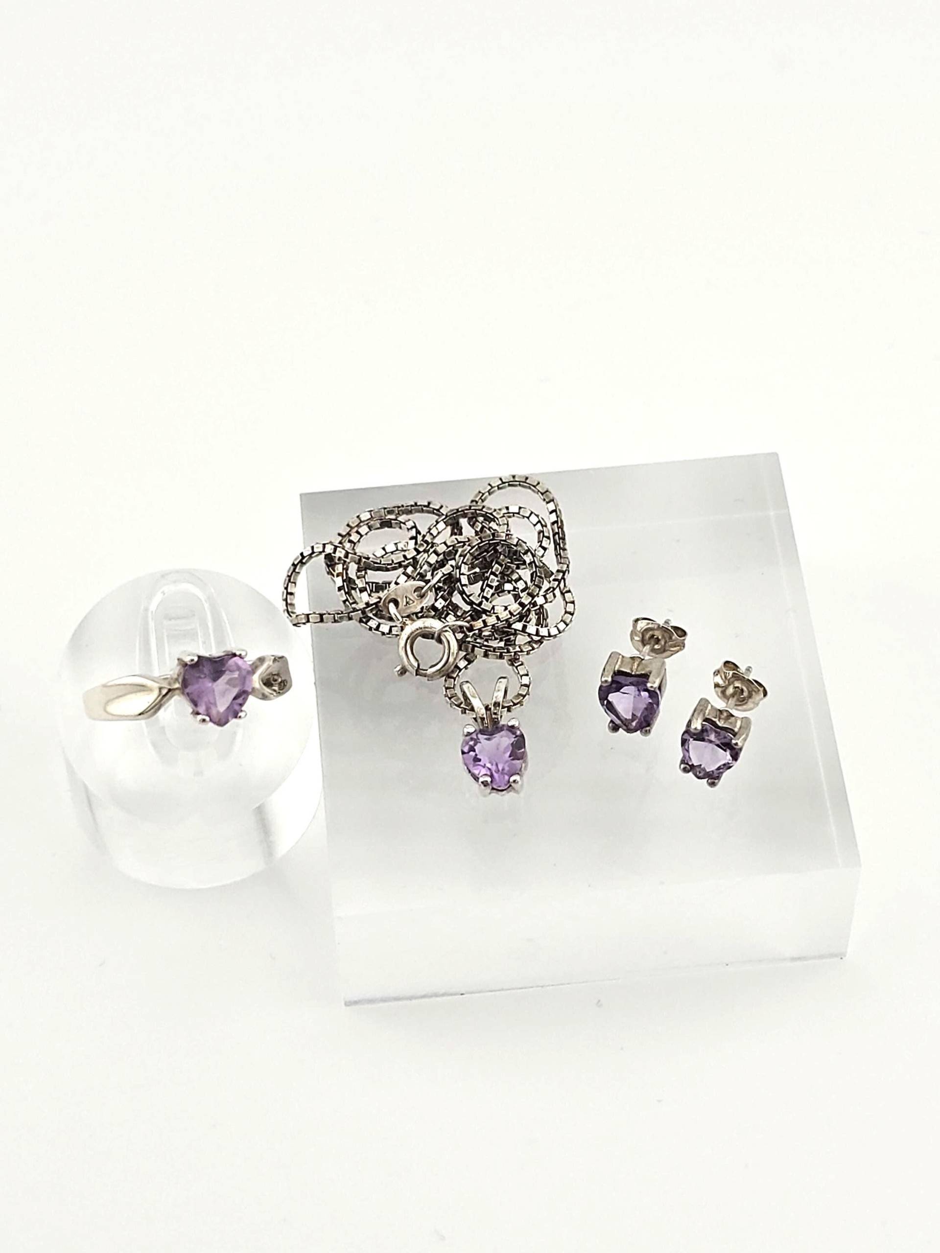 Silber Schmuckset - 925 Amethyst Herz Kette Anhänger Ring Ohrstecker Super Zustand Silber Schmuckset - 925 Amethyst Herz Kette Anhänger Ring Ohrstecker Super Zustand von AntiktraeumeMosler