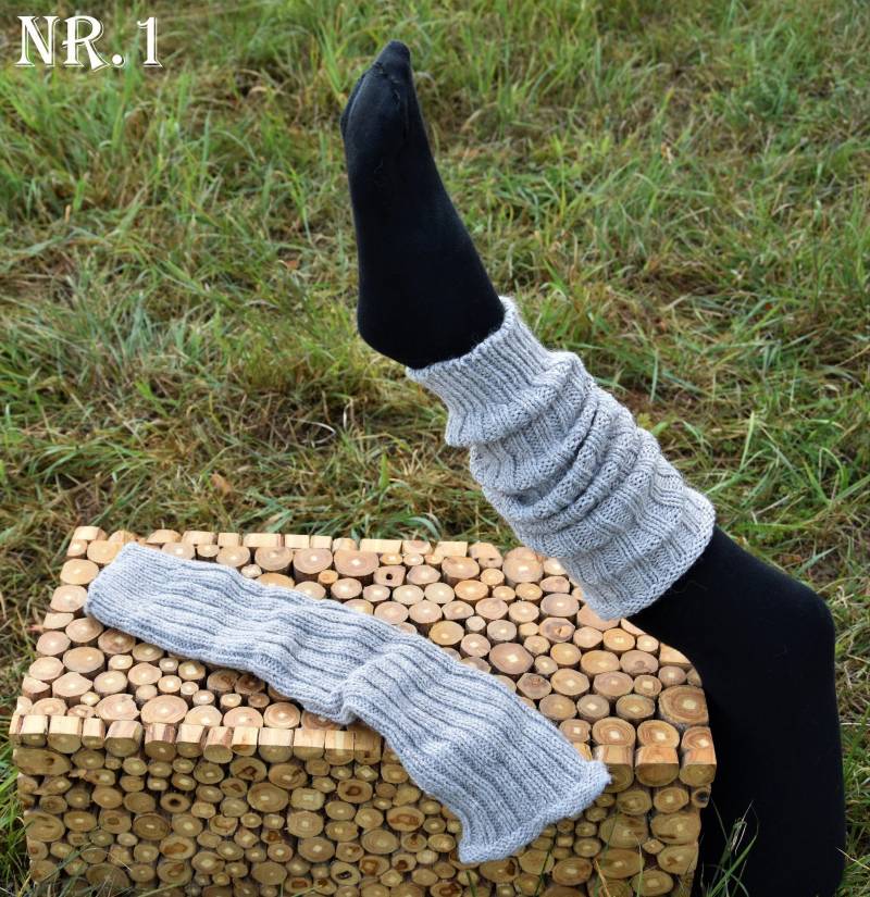 Beinstulpen Strick Wolle Legwarmers Hippie Woll Stulpen Strickstulpen Wintermode Grau Schwarz Wadenwärmer von Antimja