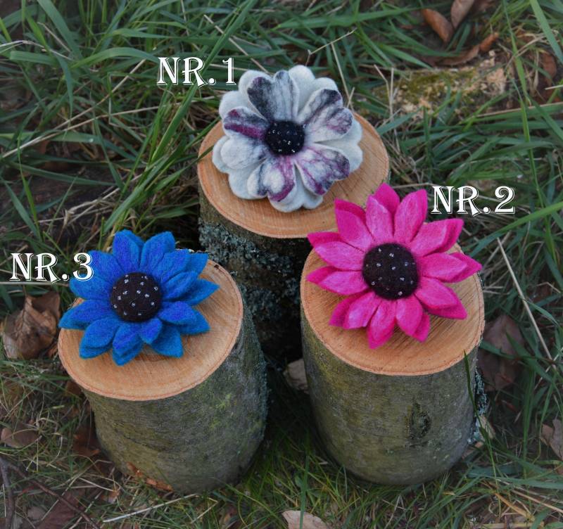 Filz Blume Ansteckblume Handgefilzt Accessoires Blüte Bunte Blau Dekoblume Pink Flower Power Filzblume Hippie von Antimja