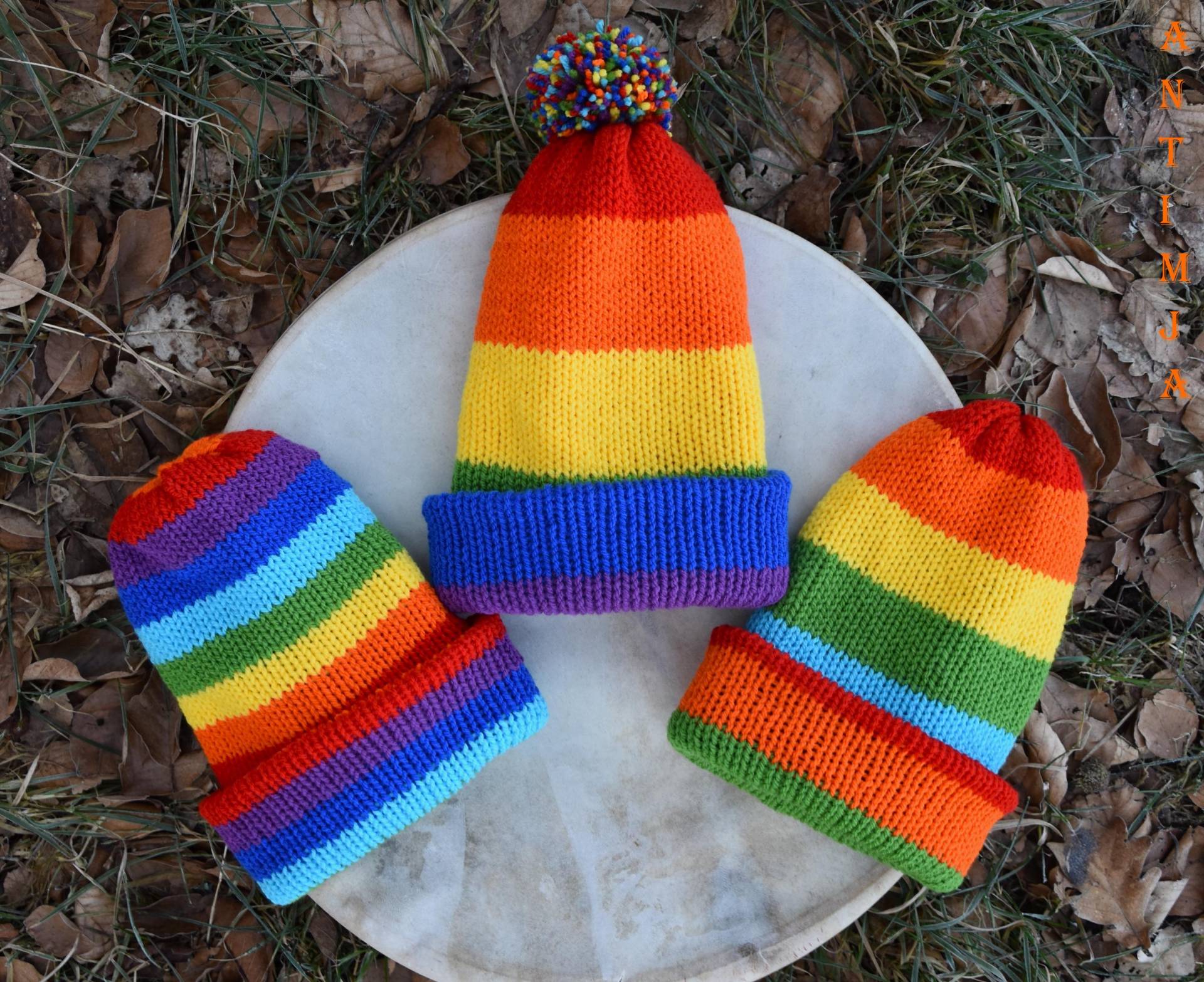 Handgestrickte Beanie, Strick Mütze Regenbogen, Cap Mütze, Strickmütze Regenbogen, Umschlagmütze, Hippie Mütze, Gestrickte Beanie, Regenbogen von Antimja