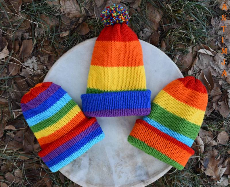 Handgestrickte Beanie, Strick Mütze Regenbogen, Cap Mütze, Strickmütze Regenbogen, Umschlagmütze, Hippie Mütze, Gestrickte Beanie, Regenbogen von Antimja