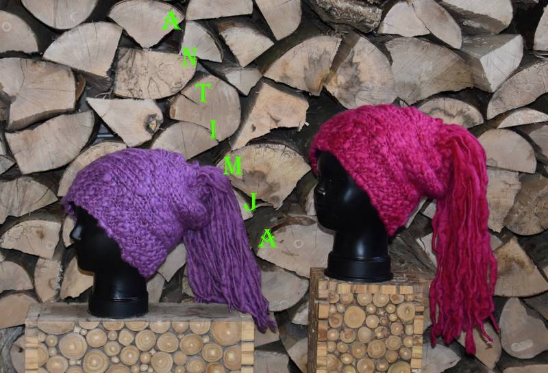 Handgestrickte Wintermütze Hippie Mütze Strickmütze Flieder Funky Mit Bändeln Grobstrick Flippige Pink von Antimja