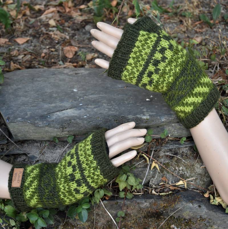 Handstulpen Handgestrickt Grün Pulswärmer Gefüttert Schafwolle Stulpen Hippie Goa Psy Winter Strick Hand von Antimja