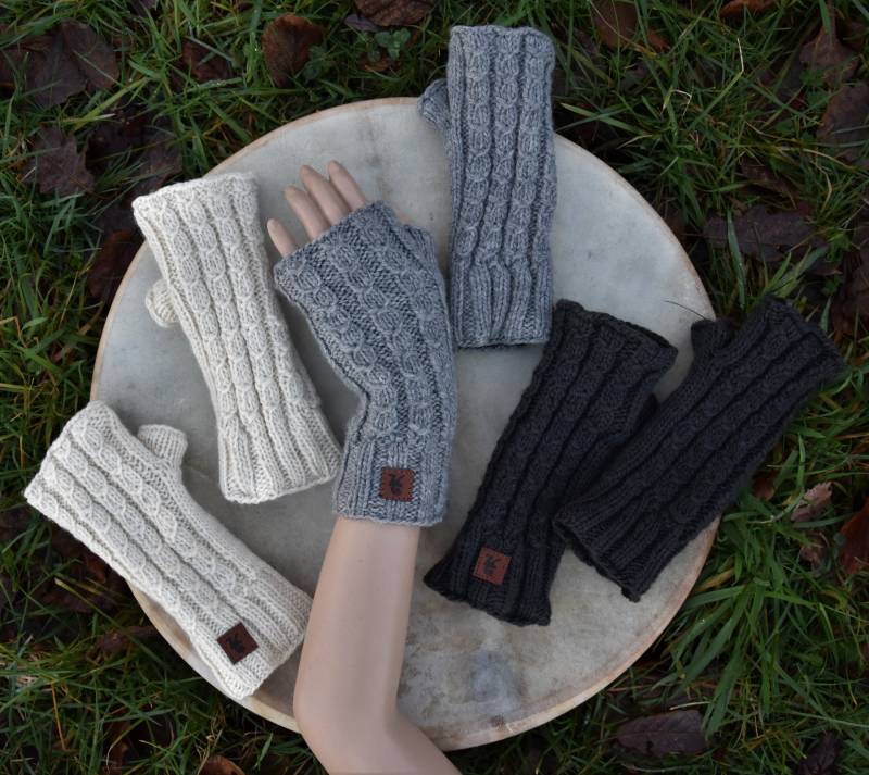 Handstulpen Merinowolle Zopfmuster Pulswärmer Gefütterte Dekorative Stulpen Winter Armstulpen Strick von Antimja