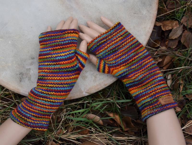Handstulpen Pulswärmer Wolle Armstulpen Bunt Handgestrickte Regenbogen Gefütterte Stulpen Arm Warmers Winter von Antimja