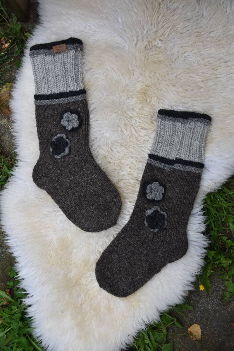 Schafwolle Strümpfe Handgestrickt Gr.39-42 Wollstrümpfe Mit Blümchen Hippie Wollsocken Winter Kuschel Socken Blume von Antimja