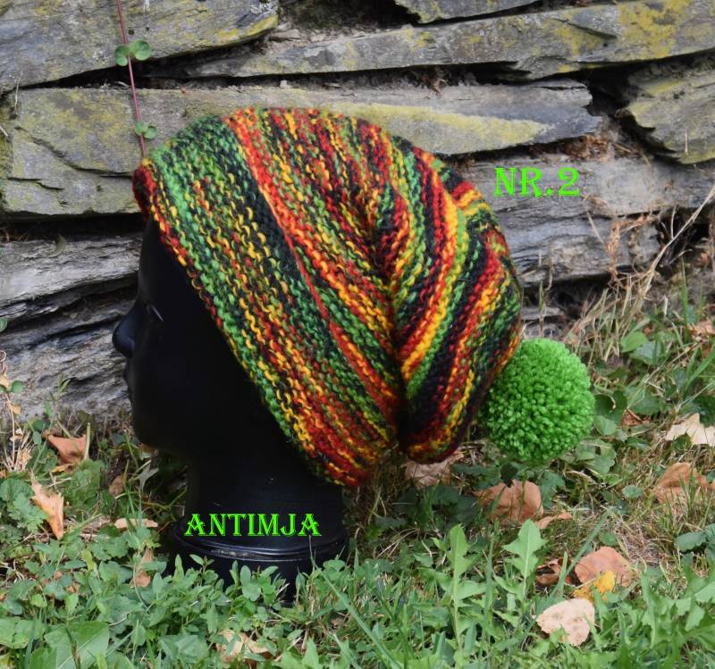 Strickmütze Rastafarben, Beanie Mütze, Warme Rasta Mütze, Handgestrickte Bommelmütze, Winter Strickmütze, Hippie Mütze, Rasta Mütze, Bommel Mütze von Antimja