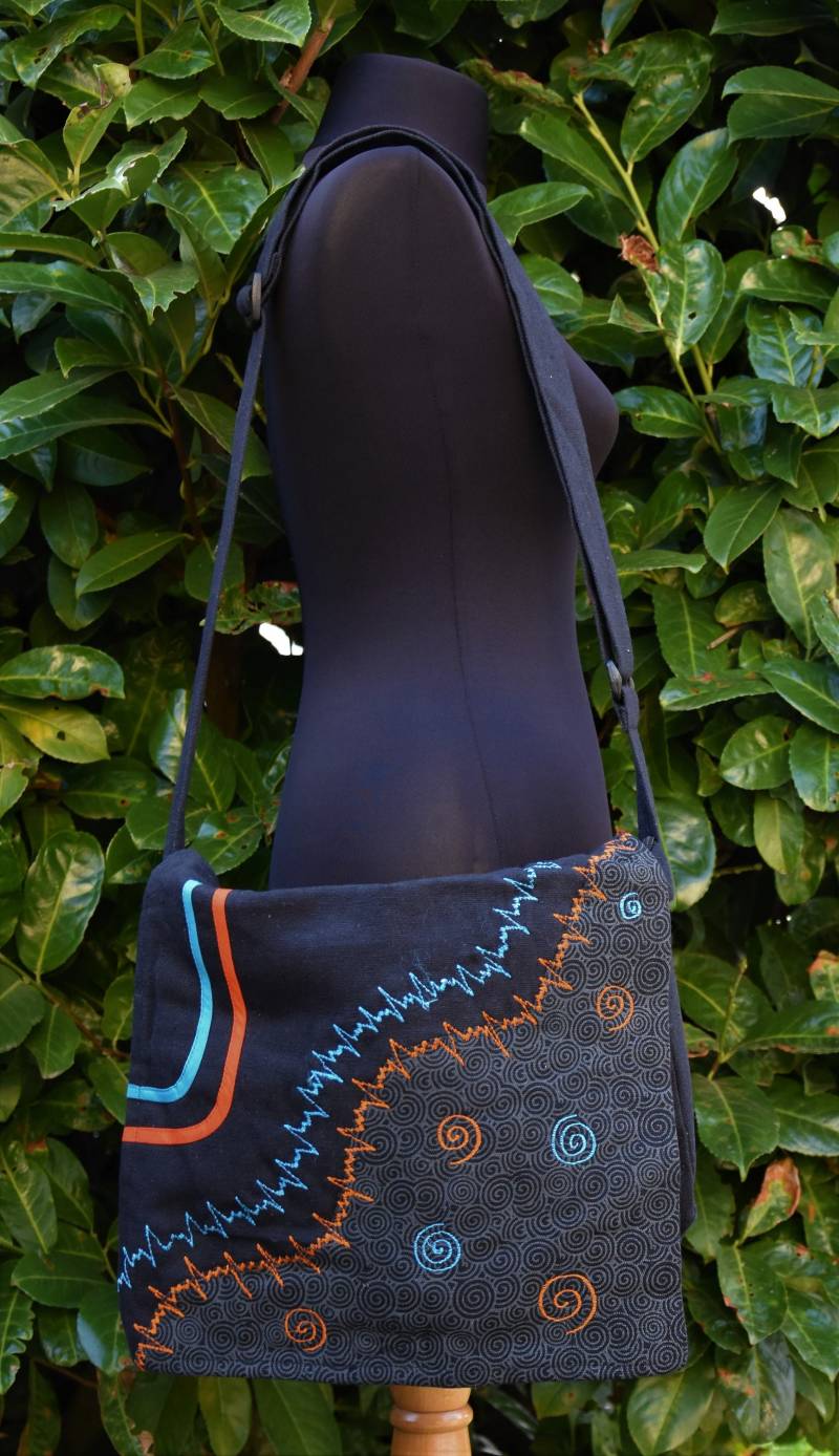 Tasche Umhängetasche Bestickt Hippie Goa Flower Power Flippige Bunt Retro Baumwolle Schwarz Blau von Antimja