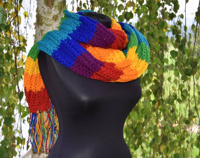 Winter Strickschal Bunter Schal Regenbogen Schurwolle Hippie Langer Regenbogenfarben von Antimja